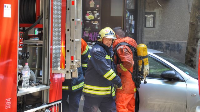 23-ма души бяха евакуирани от жилищна сграда заради пожар в