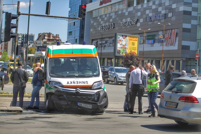 Снимка Димитър Кьосемарлиев Bulgaria ON AIRКатастрофа между линейка и автомобил